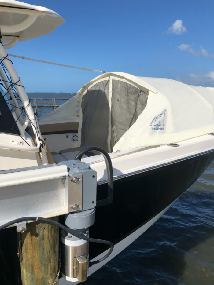 Wellcraft 302 CC Offshore fishing boat center console with The Element