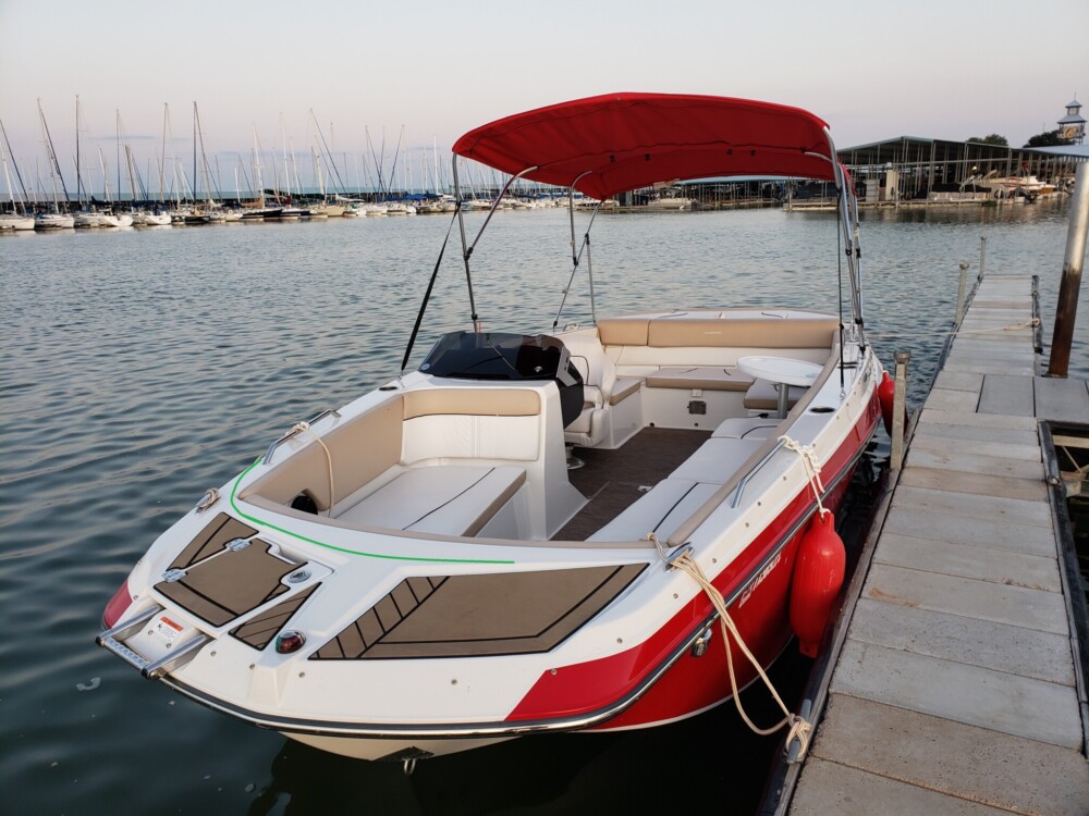 2018 Glastron GTD225 deck boat Bow dodger cabin boat bow ...