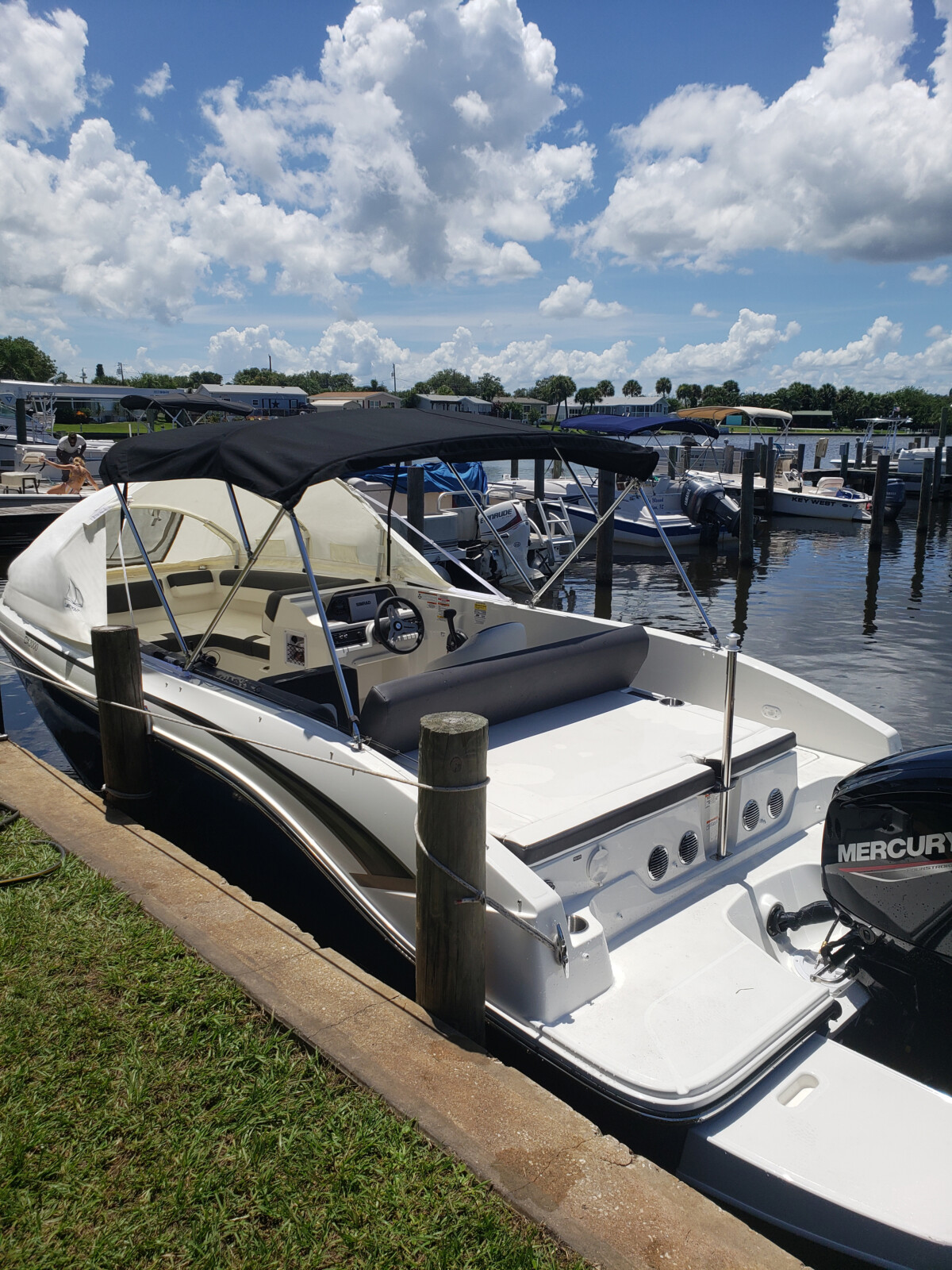 Bayliner DX2000 deck boat fishing bow dodger sun shade bow tent